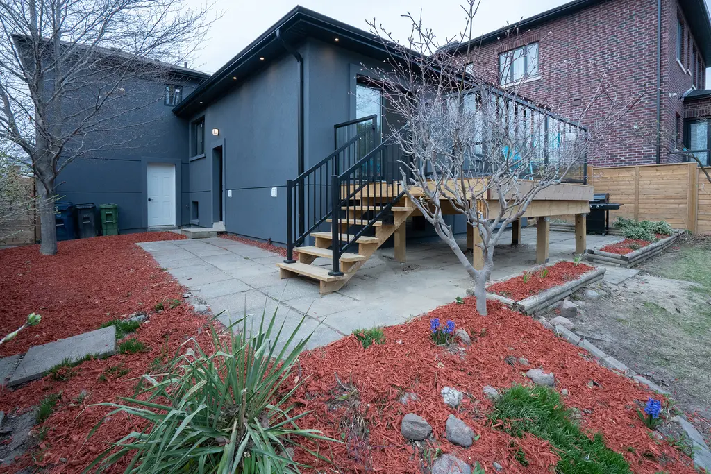 293 Betty Ann — rear entrance stairs